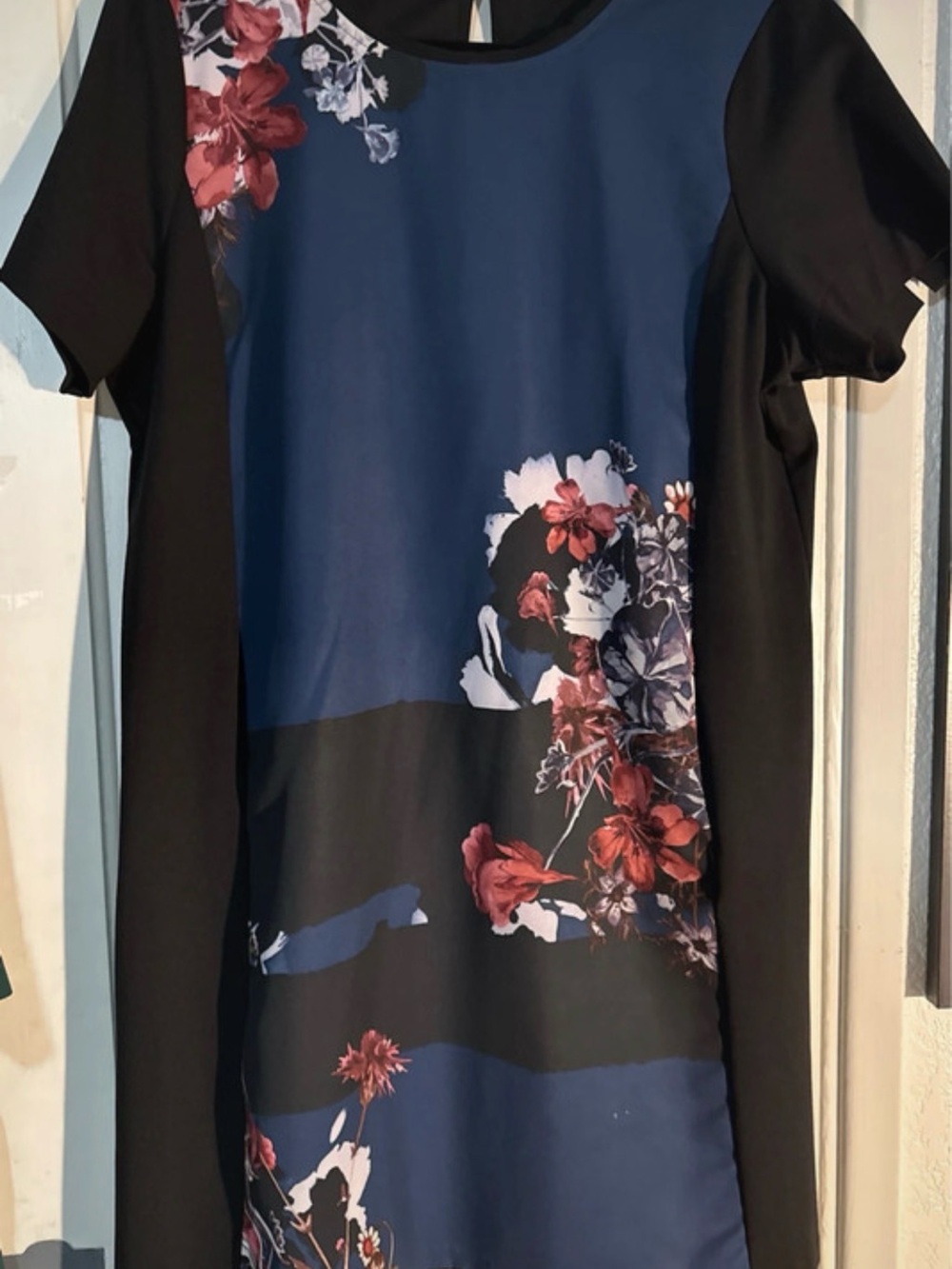 Vera Wang Navy and Black Short-Sleeve Floral Shift Top